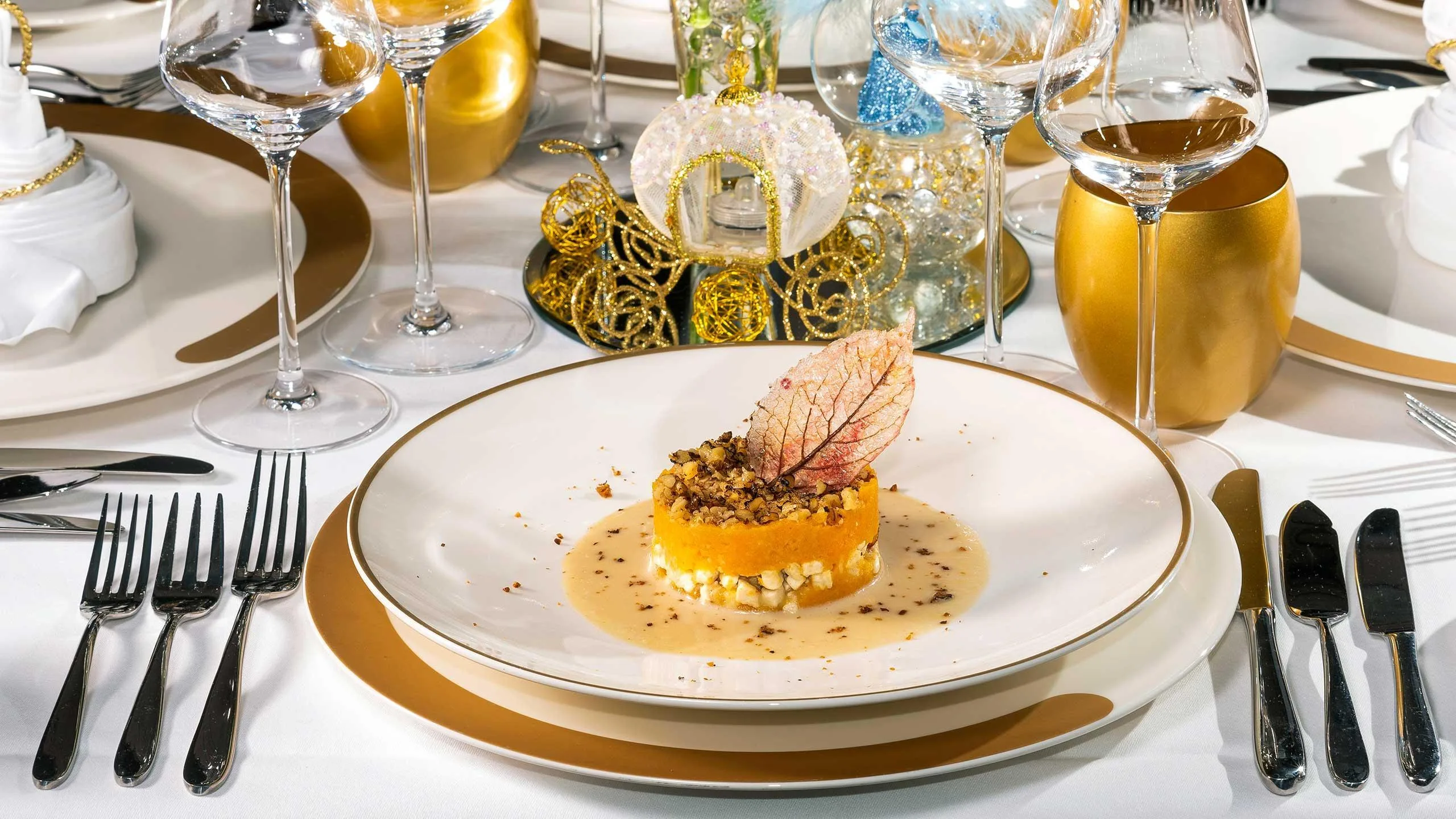 n032037 2025oct25 world christmas new year eve evening dinner 2018 auberge de cendrillon 16 9 tcm808 196745p 1