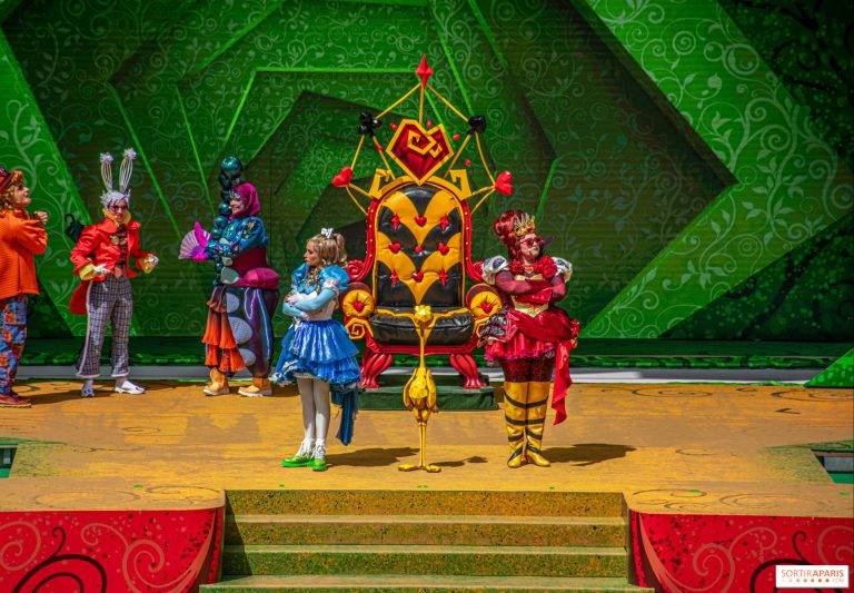 Alice et la Reine de Cœur : Retour au Pays des Merveilles