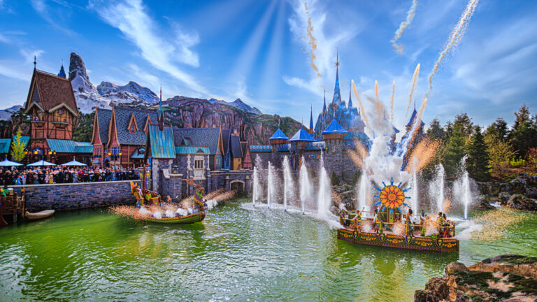 Snowflower Magic, un morceau tiré du spectacle Célébration à Arendelle à Disney Adventure World