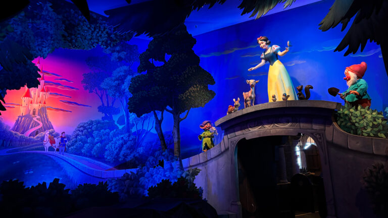 Blanche-Neige et les Sept Nains rouvre après quatre mois de rénovation à Disneyland Paris