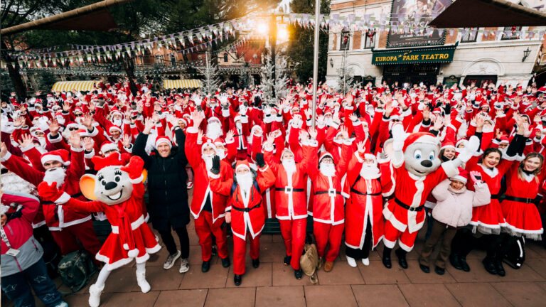 Un rassemblement géant de Pères-Noël lance la saison hivernale 2025 d’Europa Park