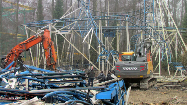 Démantèlement du Coaster Formule 1 au Parc Saint Paul