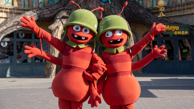 Plopsaland accueille Arnie & Barney, les célèbres fourmis de Maya l’Abeille