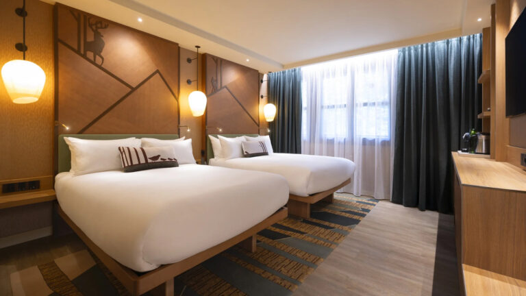 Découvrez les chambres rénovées du Disney Sequoia Lodge à Disneyland Paris