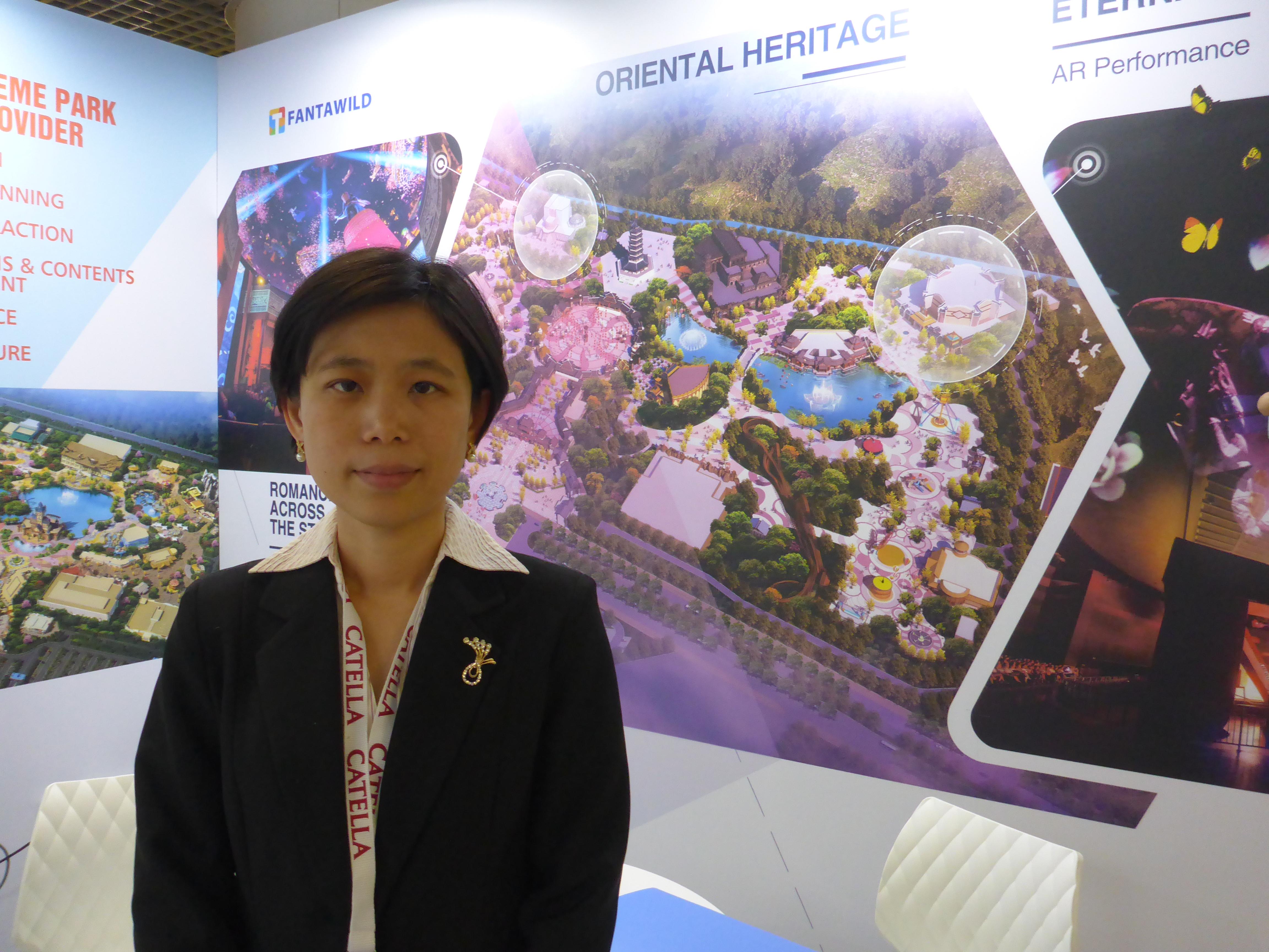 Anna Kuang est la directrice marketing international du groupe chinois Fantawild, présent au Mipim à Cannes.